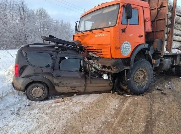 По факту аварии в Слободском районе полицейские проводят проверку